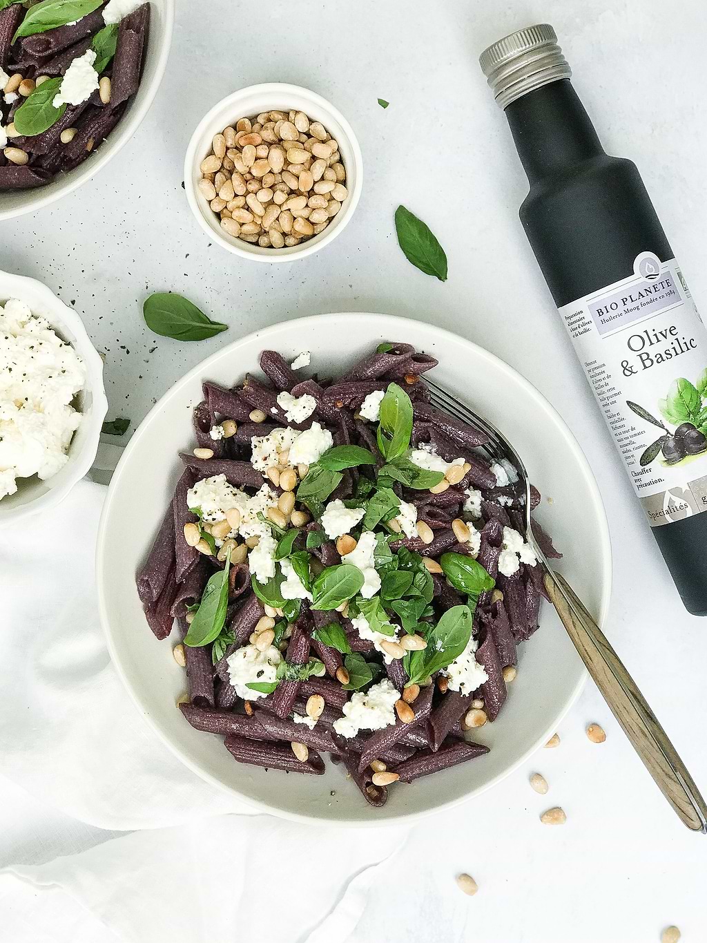 Penne carotte violette bio au fromage, basilic et pignons de pin